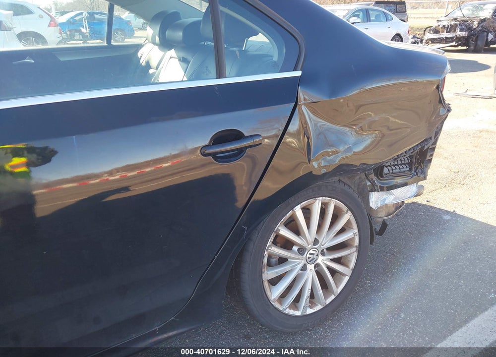 2014 VOLKSWAGEN JETTA 1.8T SEL VIN: 3VWL17AJXEM439329