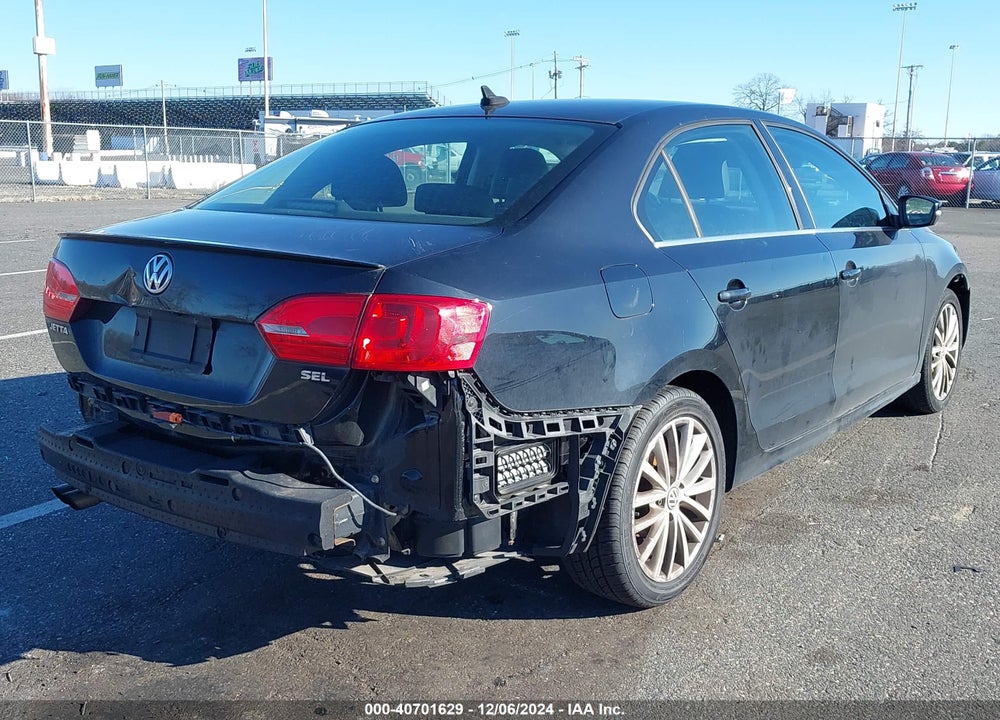 2014 VOLKSWAGEN JETTA 1.8T SEL VIN: 3VWL17AJXEM439329