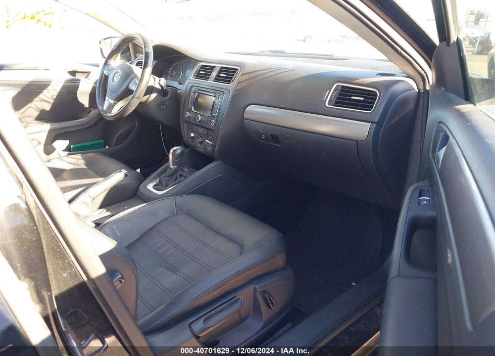 2014 VOLKSWAGEN JETTA 1.8T SEL VIN: 3VWL17AJXEM439329