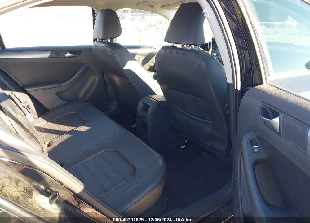 2014 VOLKSWAGEN JETTA 1.8T SEL VIN: 3VWL17AJXEM439329