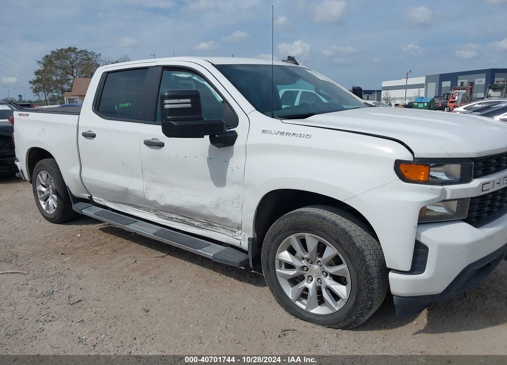2021 CHEVROLET SILVERADO 1500 4WD SHORT BED CUSTOM VIN: 3GCUYBEF3MG358388