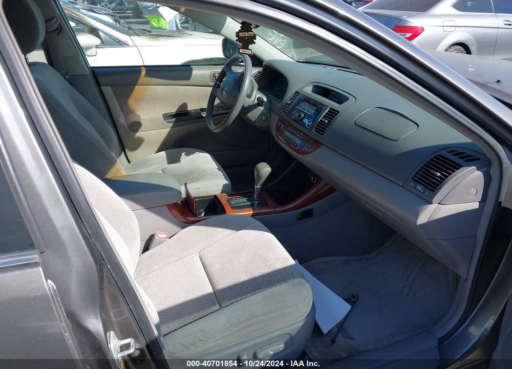 2004 TOYOTA CAMRY XLE VIN: 4T1BE30K74U795071
