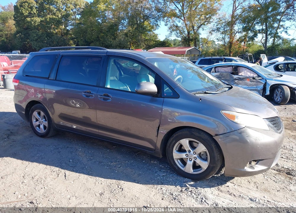 2013 TOYOTA SIENNA LE V6 8 PASSENGER VIN: 5TDKK3DC0DS321161