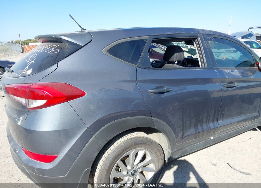 2018 HYUNDAI TUCSON SE VIN: KM8J23A41JU608777