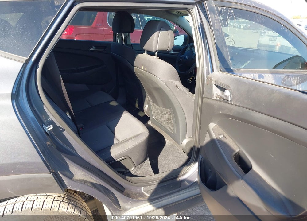 2018 HYUNDAI TUCSON SE VIN: KM8J23A41JU608777