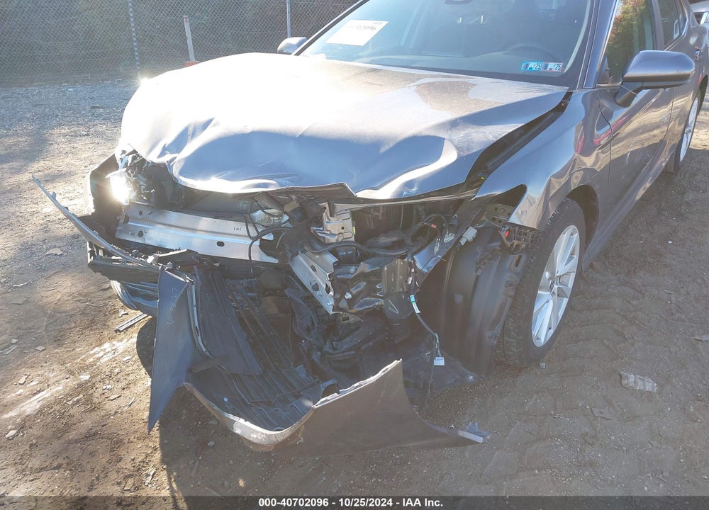 2021 TOYOTA CAMRY LE VIN: 4T1C11AKXMU612538