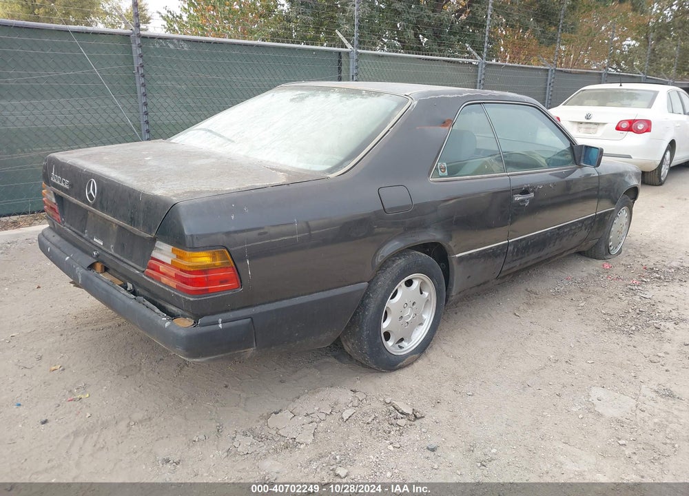 1990 MERCEDES-BENZ 300 CE VIN: WDBEA51D9LB134899