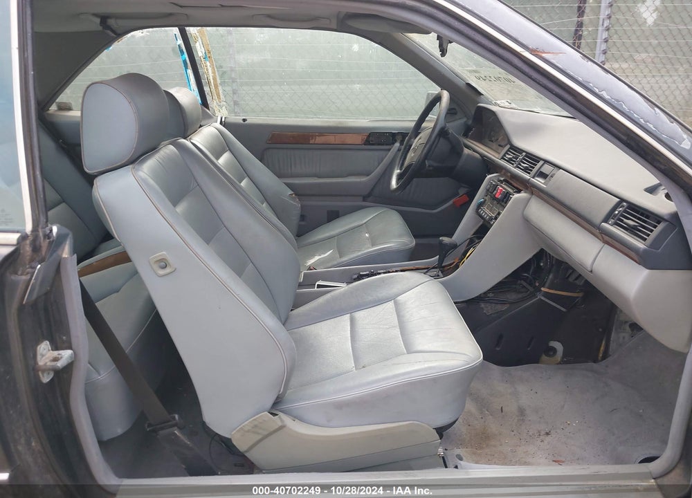 1990 MERCEDES-BENZ 300 CE VIN: WDBEA51D9LB134899
