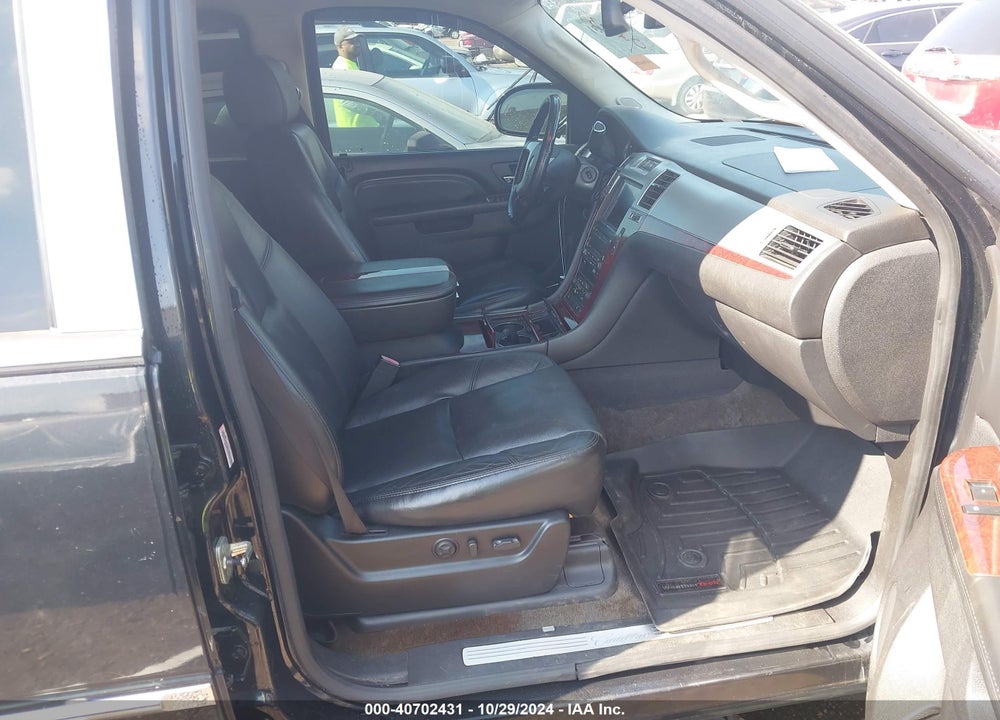 2010 CADILLAC ESCALADE ESV PREMIUM VIN: 1GYUKJEF6AR153424