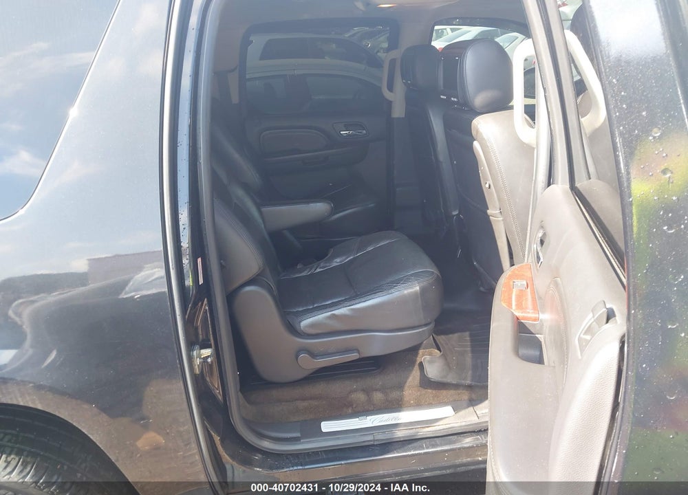 2010 CADILLAC ESCALADE ESV PREMIUM VIN: 1GYUKJEF6AR153424