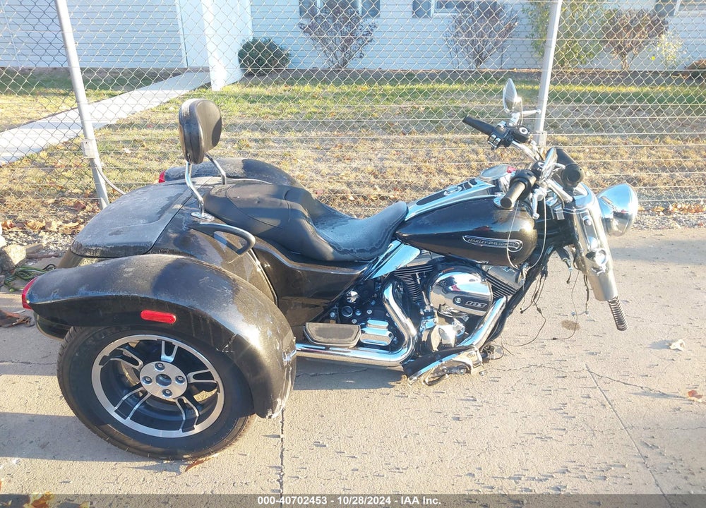 2016 HARLEY-DAVIDSON FLRT FREE WHEELER VIN: 1HD1MCM13GB858962