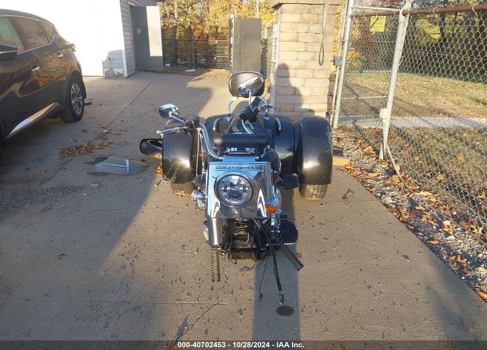 2016 HARLEY-DAVIDSON FLRT FREE WHEELER VIN: 1HD1MCM13GB858962