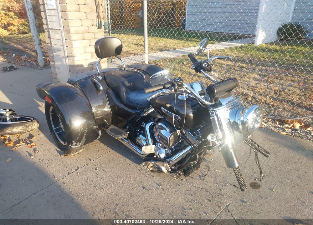 2016 HARLEY-DAVIDSON FLRT FREE WHEELER VIN: 1HD1MCM13GB858962