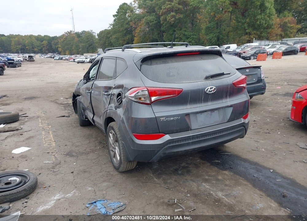 2017 HYUNDAI TUCSON SE VIN: KM8J33A4XHU377952