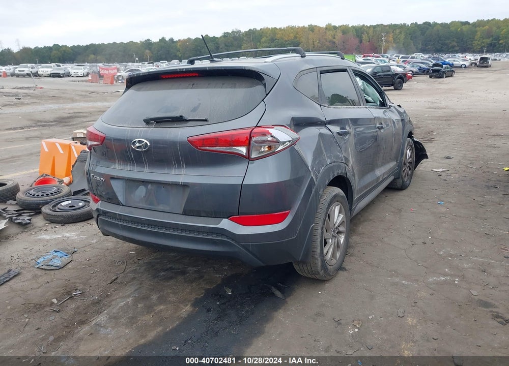 2017 HYUNDAI TUCSON SE VIN: KM8J33A4XHU377952