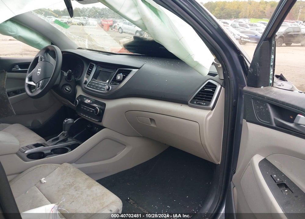 2017 HYUNDAI TUCSON SE VIN: KM8J33A4XHU377952