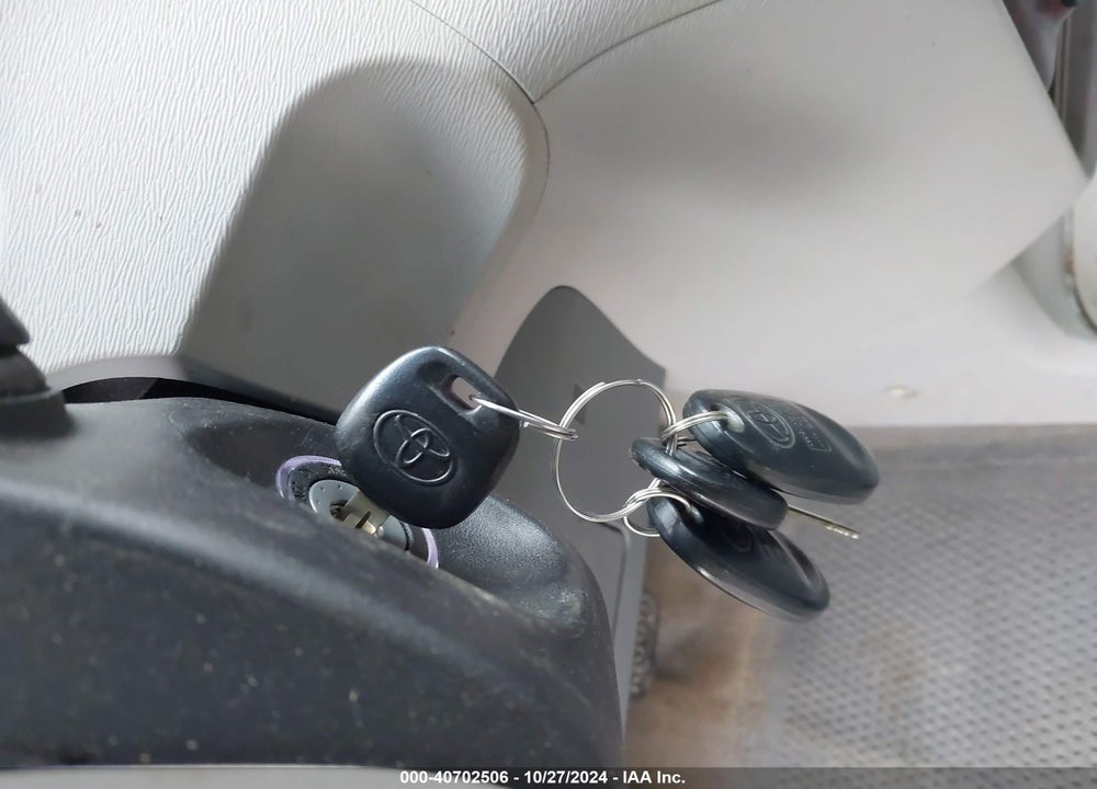 2014 TOYOTA SIENNA XLE V6 8 PASSENGER VIN: 5TDYK3DC5ES524266