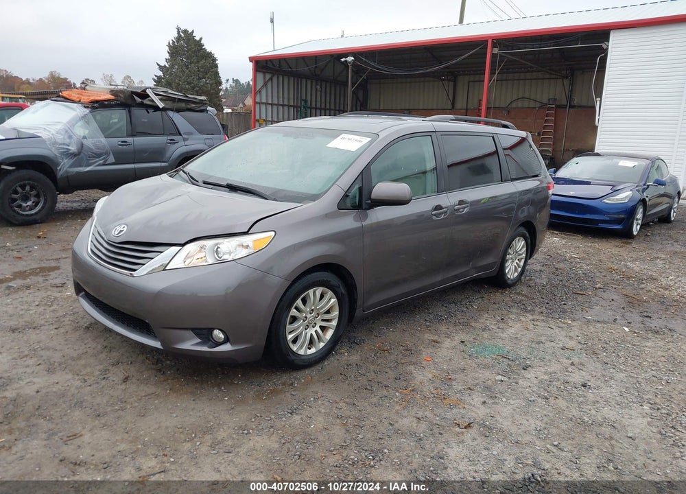2014 TOYOTA SIENNA XLE V6 8 PASSENGER VIN: 5TDYK3DC5ES524266