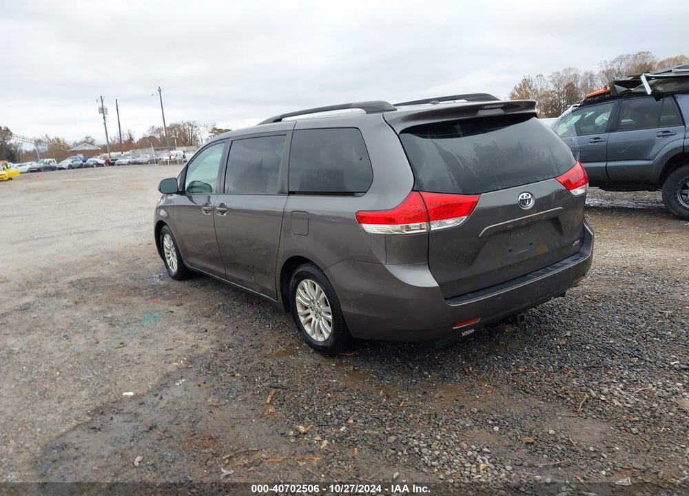 2014 TOYOTA SIENNA XLE V6 8 PASSENGER VIN: 5TDYK3DC5ES524266