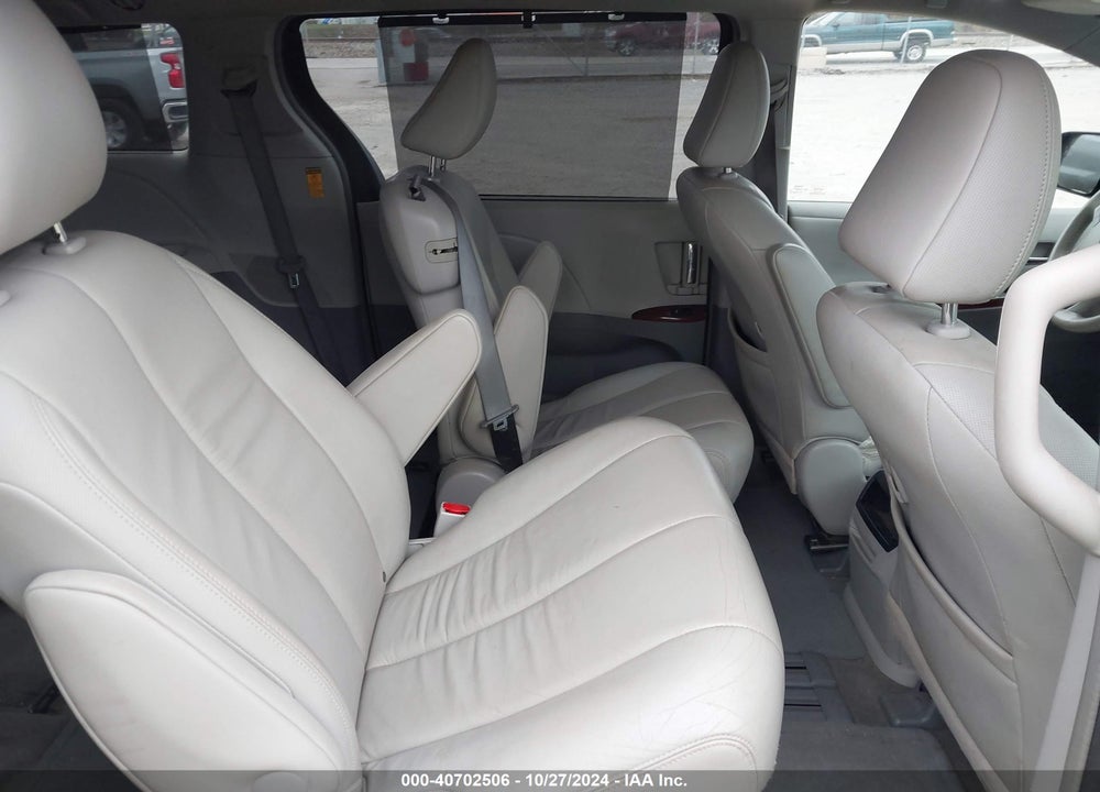 2014 TOYOTA SIENNA XLE V6 8 PASSENGER VIN: 5TDYK3DC5ES524266
