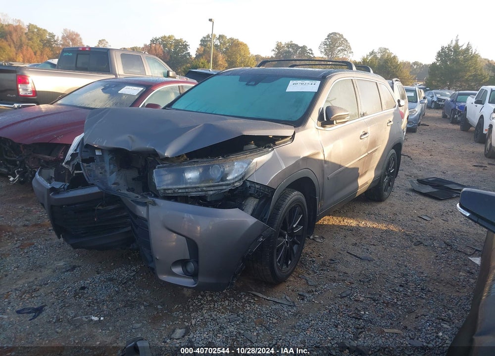 2019 TOYOTA HIGHLANDER SE VIN: 5TDJZRFH9KS622916