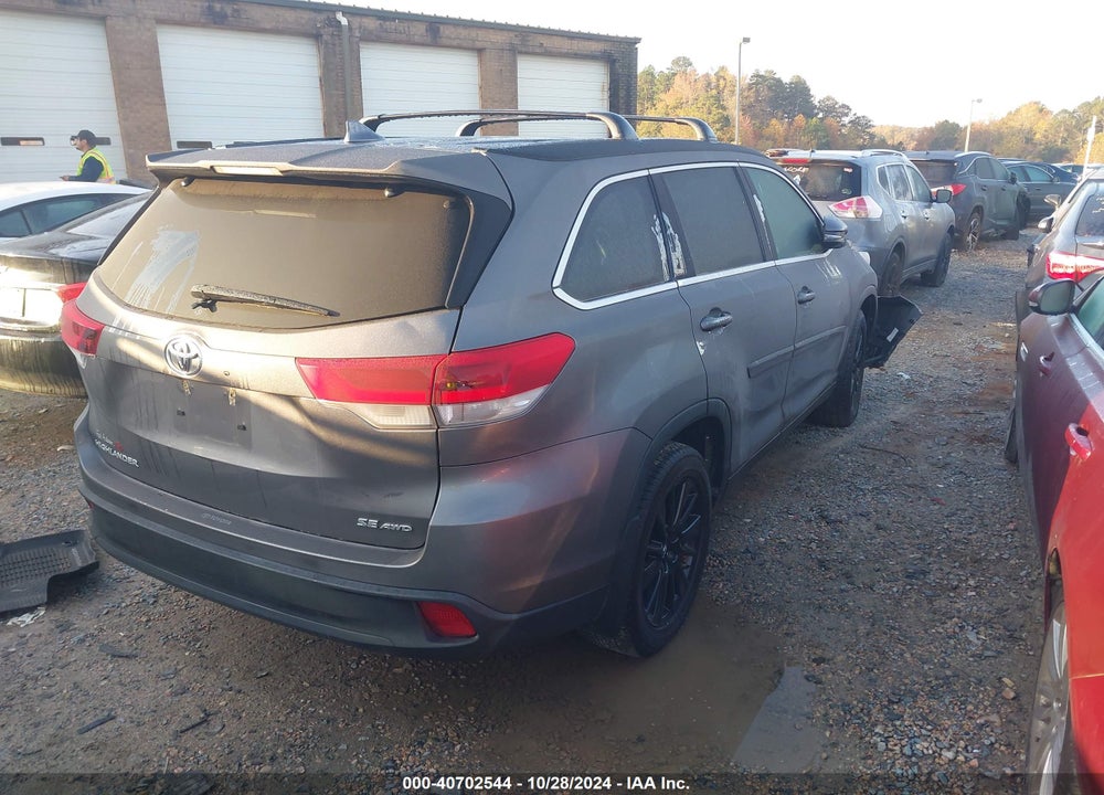 2019 TOYOTA HIGHLANDER SE VIN: 5TDJZRFH9KS622916
