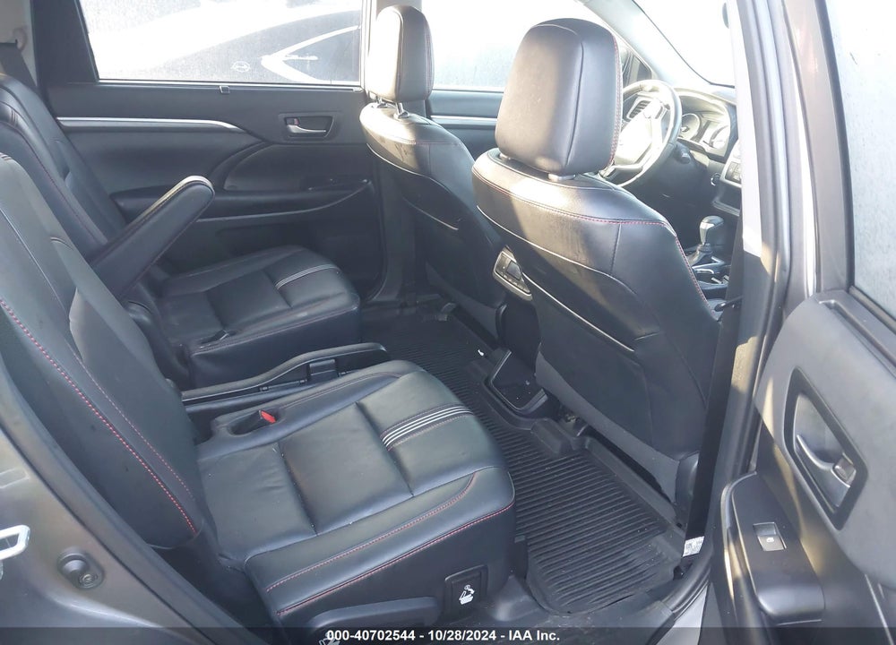 2019 TOYOTA HIGHLANDER SE VIN: 5TDJZRFH9KS622916