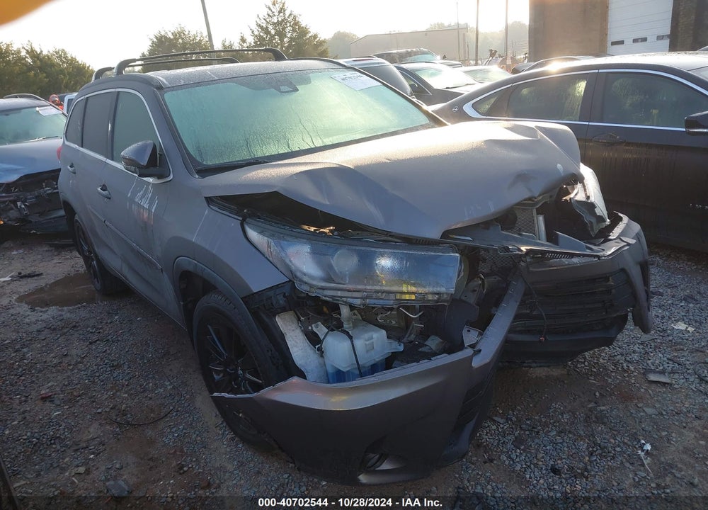 2019 TOYOTA HIGHLANDER SE VIN: 5TDJZRFH9KS622916