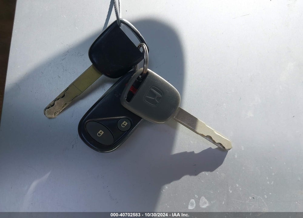 2005 HONDA CIVIC LX VIN: 1HGEM225X5L023498