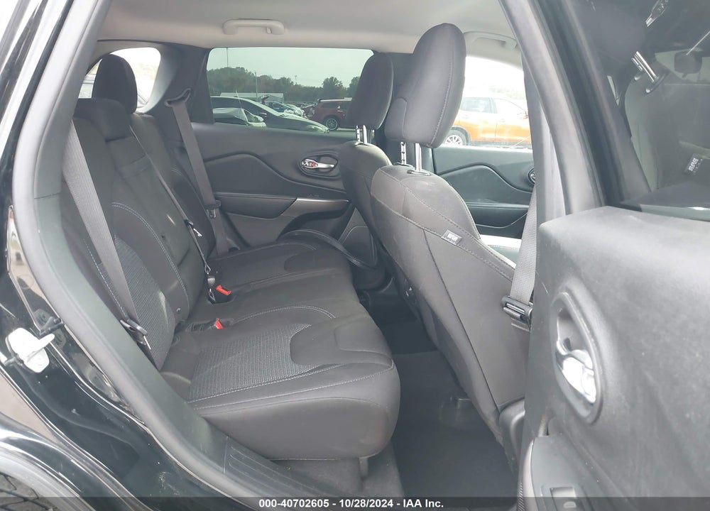 2019 JEEP CHEROKEE LATITUDE FWD VIN: 1C4PJLCB4KD348745