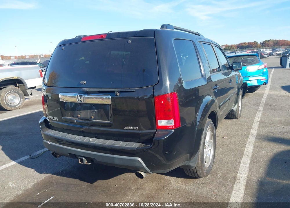 2011 HONDA PILOT EX VIN: 5FNYF4H47BB044131