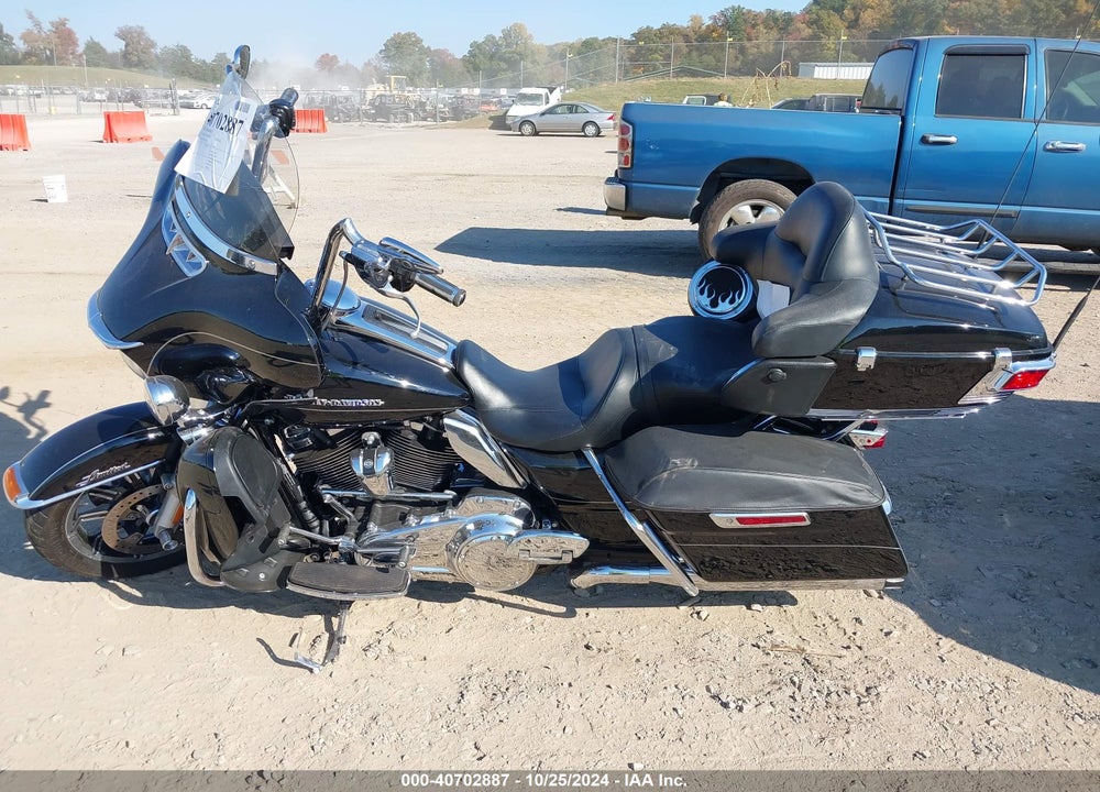 2017 HARLEY-DAVIDSON FLHTKL ULTRA LIMITED LOW VIN: 1HD1KKD19HB661005