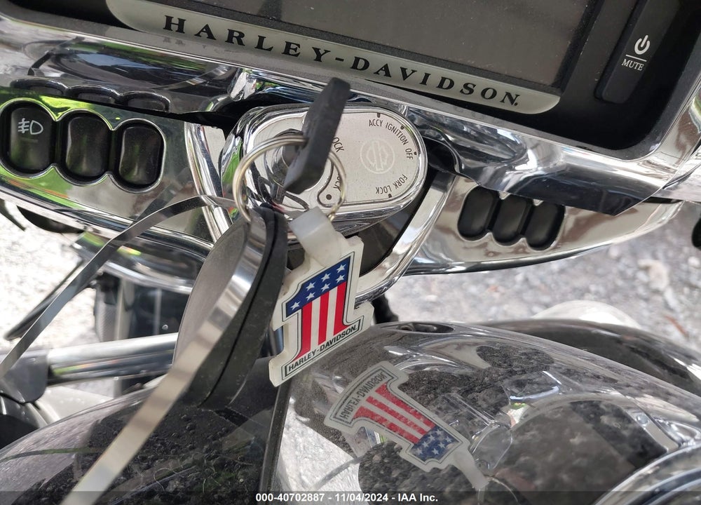 2017 HARLEY-DAVIDSON FLHTKL ULTRA LIMITED LOW VIN: 1HD1KKD19HB661005