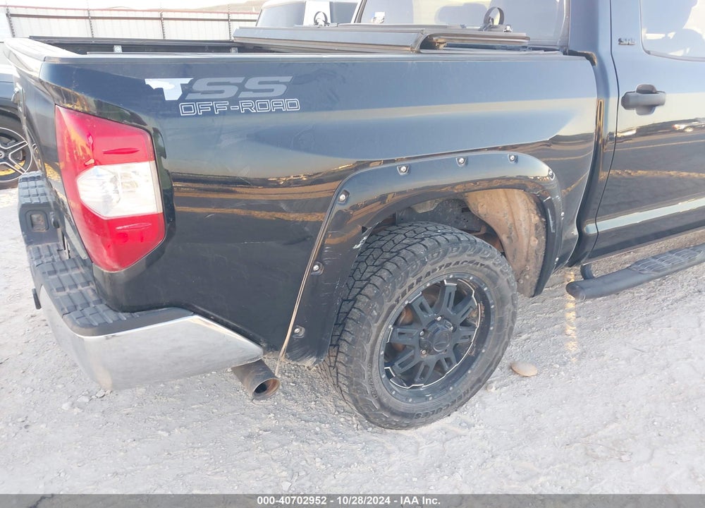 2017 TOYOTA TUNDRA SR5 5.7L V8 VIN: 5TFDW5F17HX604743