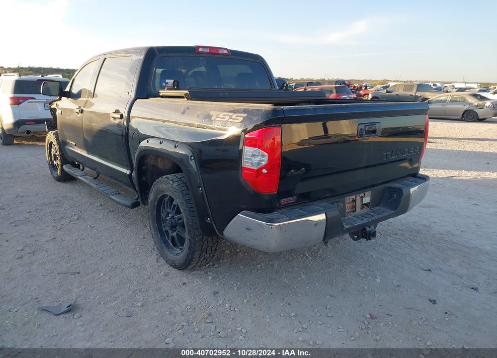 2017 TOYOTA TUNDRA SR5 5.7L V8 VIN: 5TFDW5F17HX604743