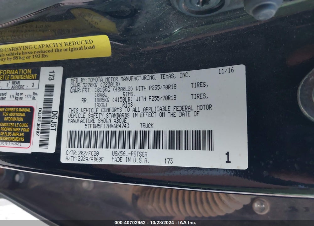 2017 TOYOTA TUNDRA SR5 5.7L V8 VIN: 5TFDW5F17HX604743