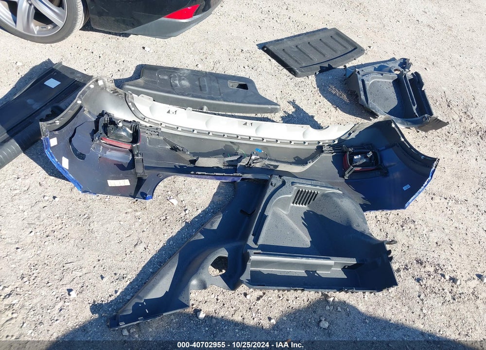 2023 HYUNDAI VENUE SEL VIN: KMHRC8A38PU246525