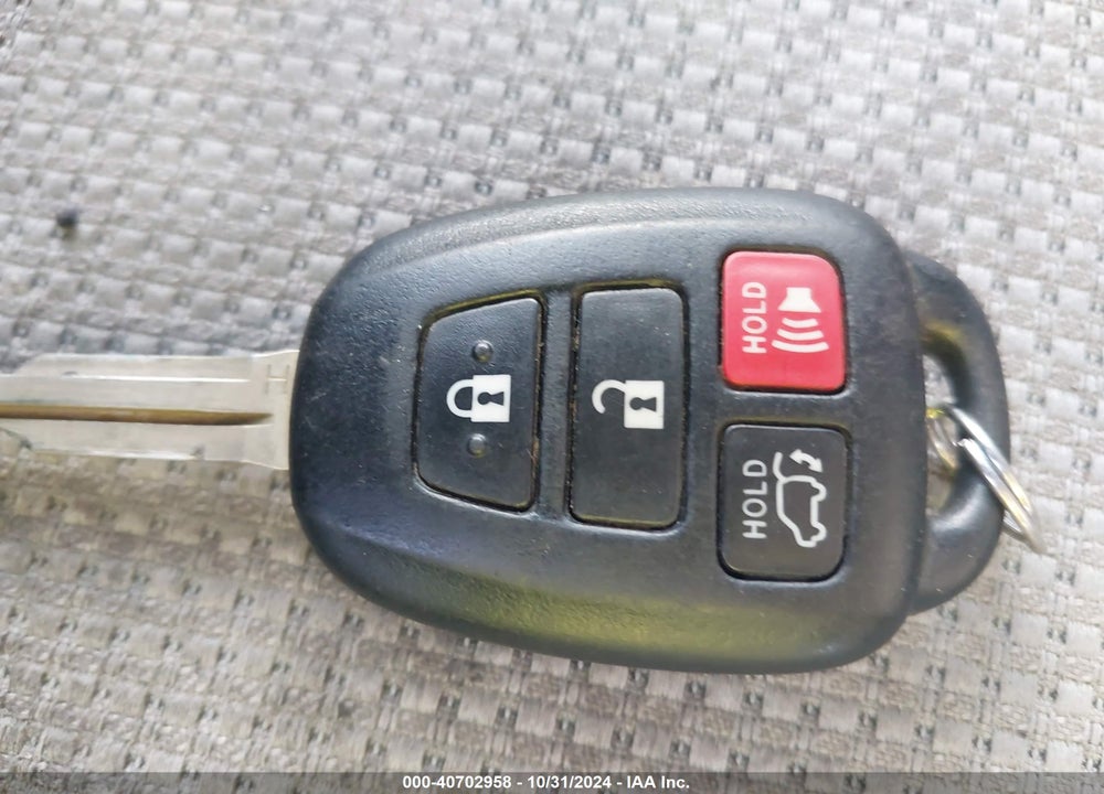 2016 TOYOTA RAV4 XLE VIN: JTMRFREV9GJ104196