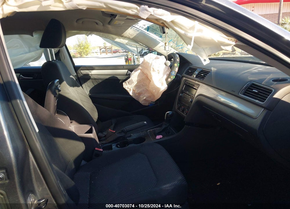 2014 VOLKSWAGEN PASSAT 1.8T S VIN: 1VWAT7A35EC071467