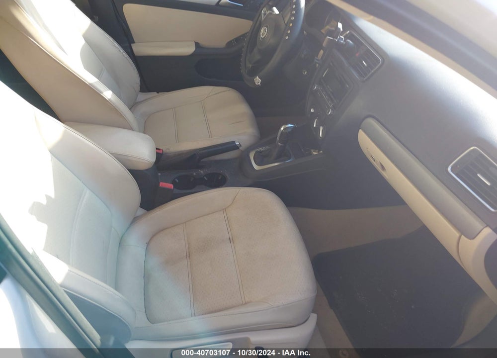 2013 VOLKSWAGEN JETTA VIN: 3VWDX7AJ1DM427961