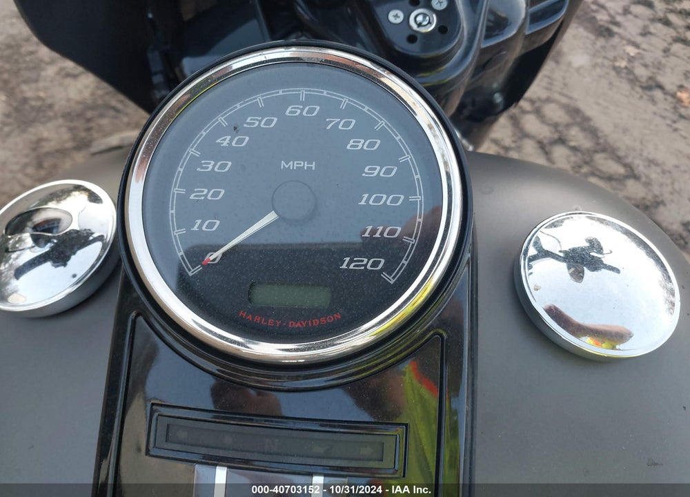 2018 HARLEY-DAVIDSON FLHRXS VIN: 1HD1KVC14JB670624