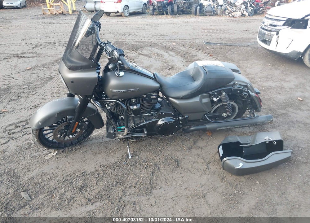 2018 HARLEY-DAVIDSON FLHRXS VIN: 1HD1KVC14JB670624