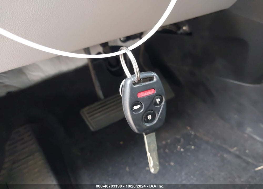 2011 HONDA PILOT EX-L VIN: 5FNYF3H59BB032811