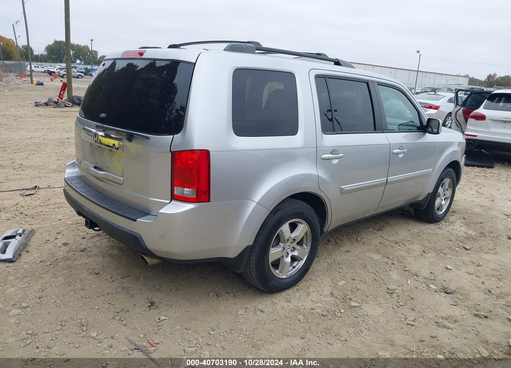 2011 HONDA PILOT EX-L VIN: 5FNYF3H59BB032811
