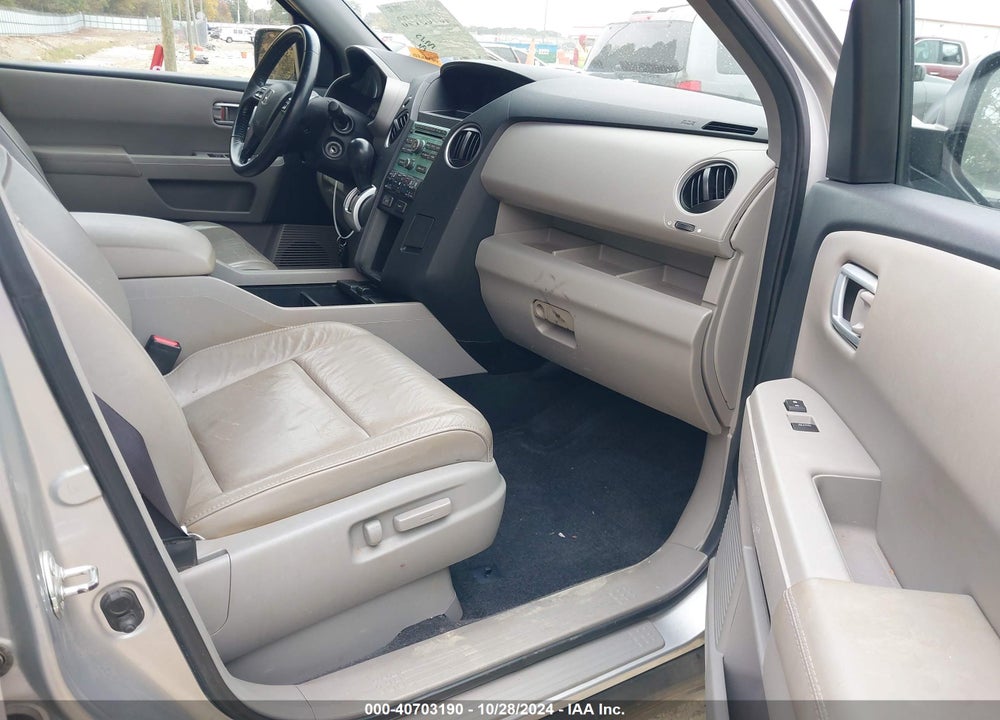 2011 HONDA PILOT EX-L VIN: 5FNYF3H59BB032811