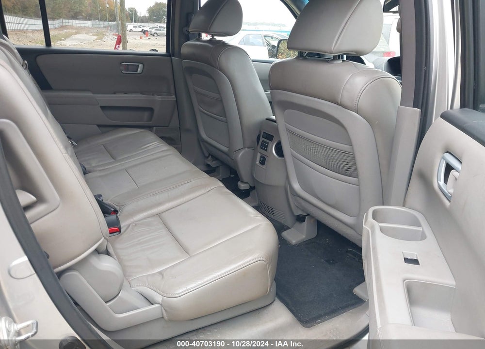 2011 HONDA PILOT EX-L VIN: 5FNYF3H59BB032811