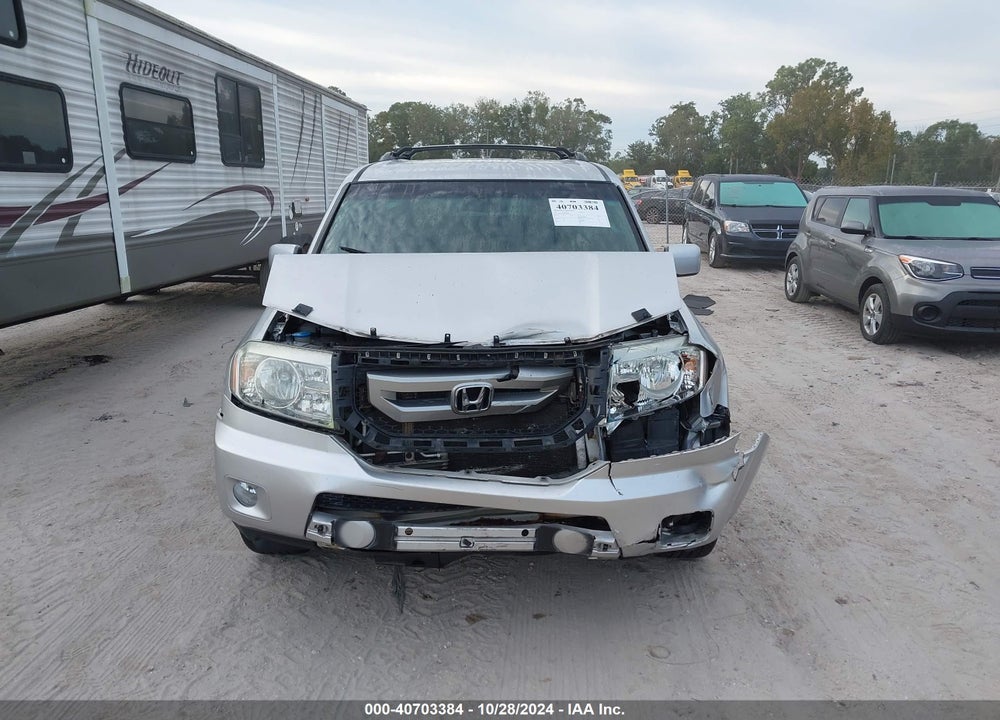 2011 HONDA PILOT EX VIN: 5FNYF3H40BB056020