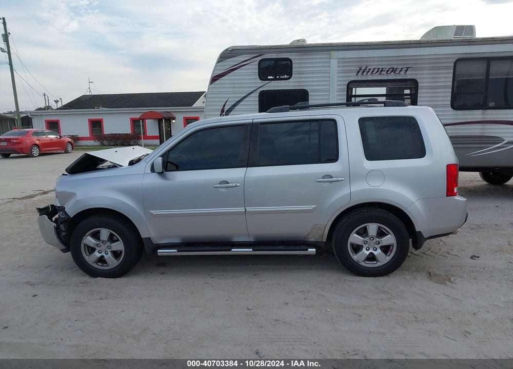 2011 HONDA PILOT EX VIN: 5FNYF3H40BB056020