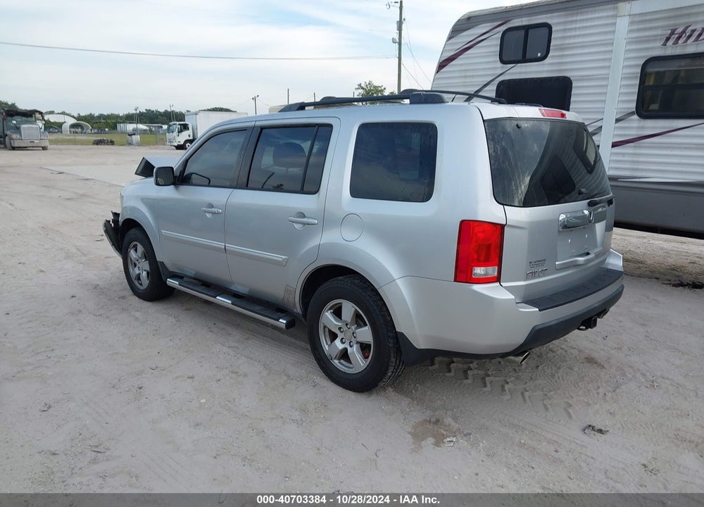 2011 HONDA PILOT EX VIN: 5FNYF3H40BB056020