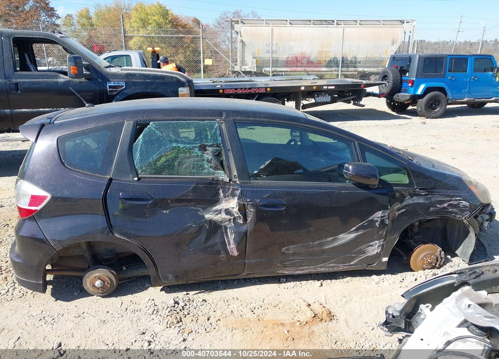 2013 HONDA FIT SPORT VIN: JHMGE8H50DC039530